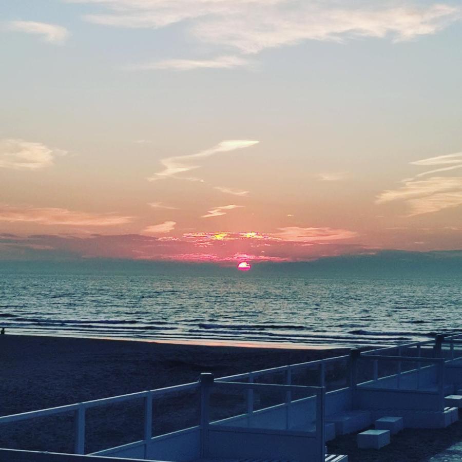 Studio DE STRANDLOPER met 1 zetelbed en 1 bedkast Appartement Middelkerke Buitenkant foto